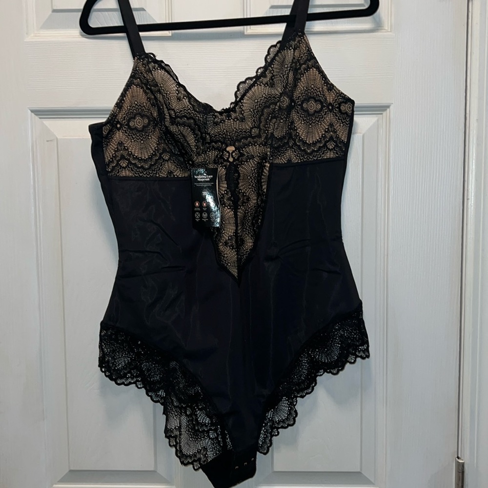 Pinsy - Sculpting Lace Shapewear Bodysuit - Picture 7 of 9